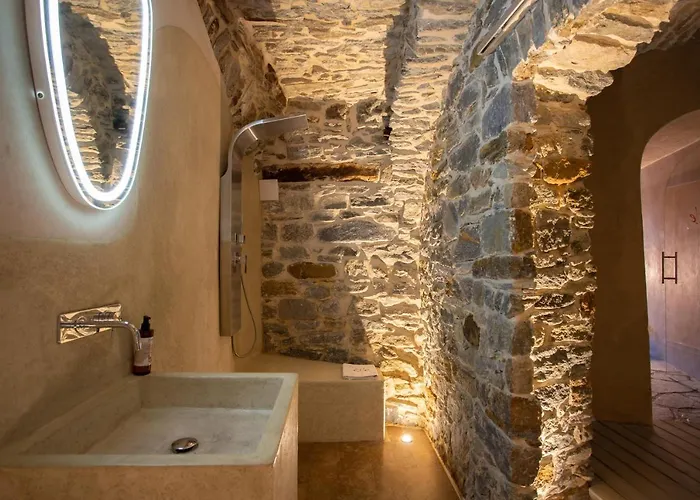 לינה וארוחת בוקר Eve 4*